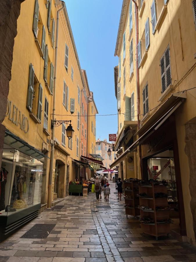 Studio 30m2 Rue piétonne Coeur de Hyères Extérieur photo
